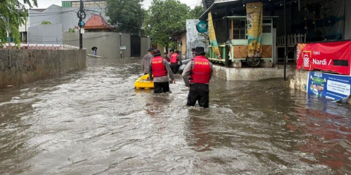 Berita Hujan Deras, Banjir Jakarta Terus Meluas Sore Ini Berita Hujan Deras, Banjir Jakarta Terus Meluas Sore Ini
