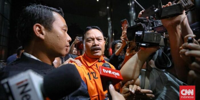 Berita Tangan Diborgol, Wali Kota Madiun Bungkam saat Ditahan KPK