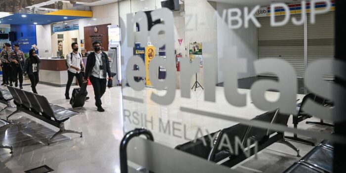 Berita Penyidik KPK Bawa 5 Koper dari Kantor Pusat Ditjen Pajak