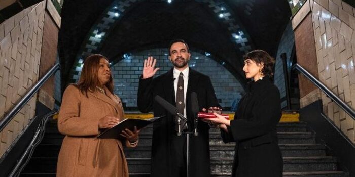 Berita Zohran Mamdani Resmi Dilantik Jadi Walkot Muslim Pertama New York