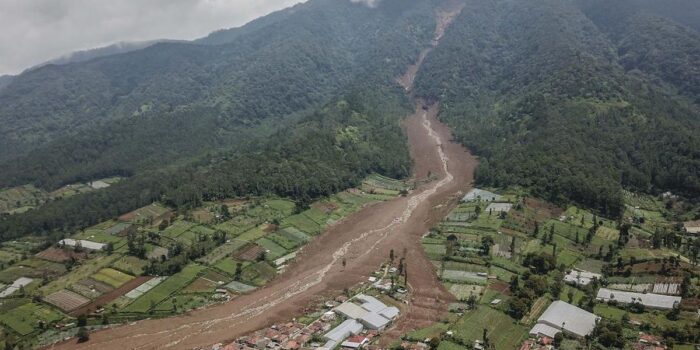 Berita BMKG Prediksi Hujan Lebat di Daerah Longsor Cisarua Sepekan ke Depan