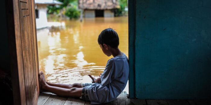 Berita Puluhan Pasien Klinik Tradisional di Serang Terjebak Banjir