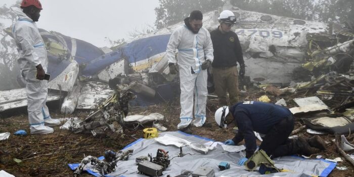 Berita Pesawat Bawa Anggota DPR Kolombia Jatuh di Pegunungan