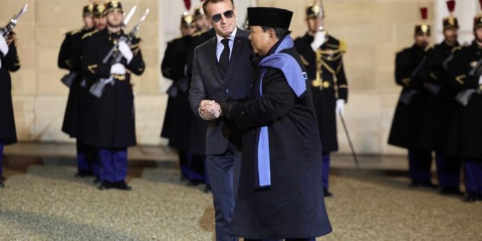 Berita Prabowo Disambut Emmanuel Macron di Istana Elysee