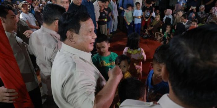 Berita Prabowo ke Pengungsi: Presidenmu Tidak Akan Meninggalkanmu