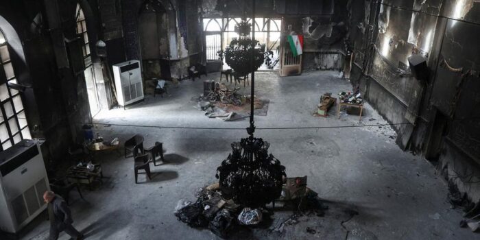 Berita Puluhan Masjid Dibakar saat Demo Berdarah di Iran