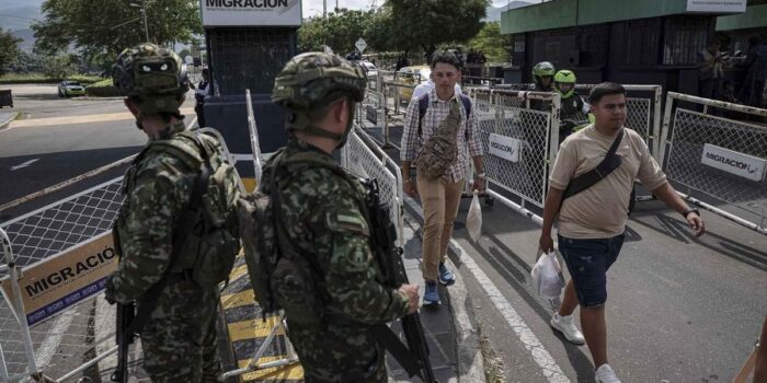 Berita Puluhan Ribu Tentara Kolombia Jaga Perbatasan Venezuela