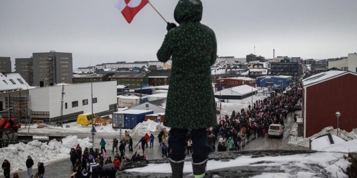 Berita Pelawak Jerman Dikecam usai Coba Kibarkan Bendera AS di Greenland Berita Pelawak Jerman Dikecam usai Coba Kibarkan Bendera AS di Greenland