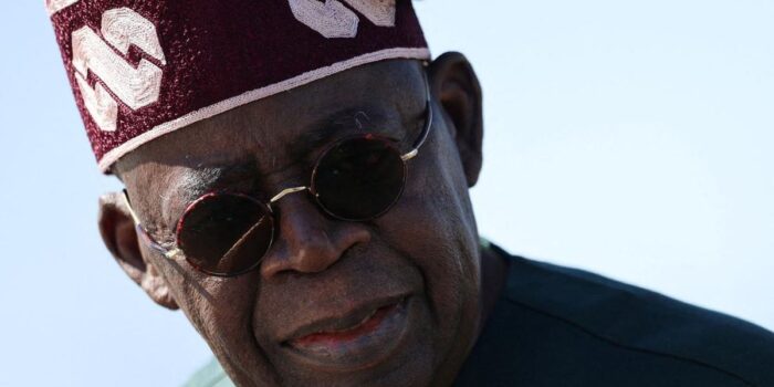 Berita Presiden Nigeria Terpeleset hingga Jatuh saat Bertemu Erdogan