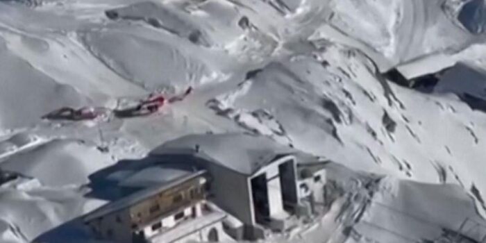 Berita Momen Evakuasi Penumpang usai Kecelakaan Kereta Gantung di Italia