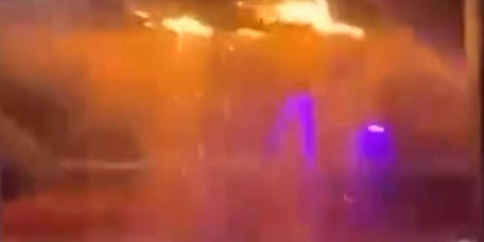 Berita Detik-detik Api Melahap Bar di Swiss, Tewaskan 40 Orang