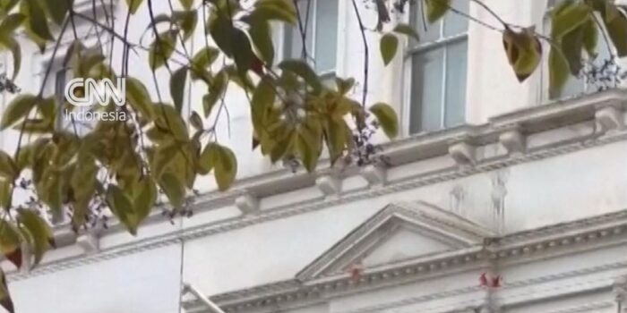 Berita Demonstran Kibarkan Bendera Pra-Revolusi di Kedubes Iran di Inggris Berita Demonstran Kibarkan Bendera Pra-Revolusi di Kedubes Iran di Inggris