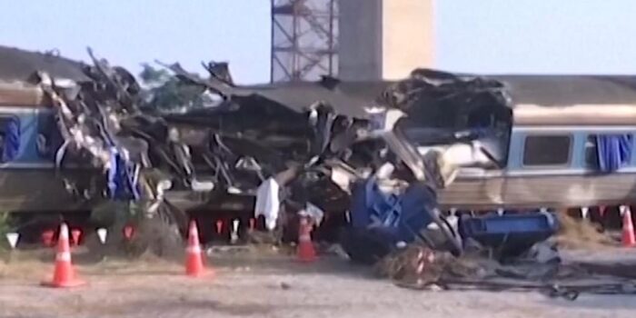 Berita Update Evakuasi Kereta Tertimpa Crane di Thailand, 32 Orang Tewas