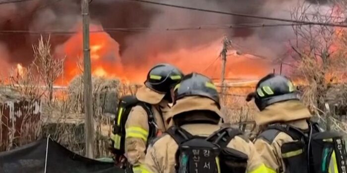Berita Detik-detik Kebakaran Landa Pemukiman Kumuh Terbesar di Seoul