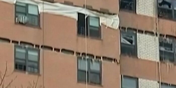 Berita Ledakan Picu Kebakaran di Apartemen New York, 1 Orang Tewas Berita Ledakan Picu Kebakaran di Apartemen New York, 1 Orang Tewas