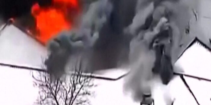 Berita Rumah Terbakar Hebat di Tengah Badai Salju Ekstrem AS