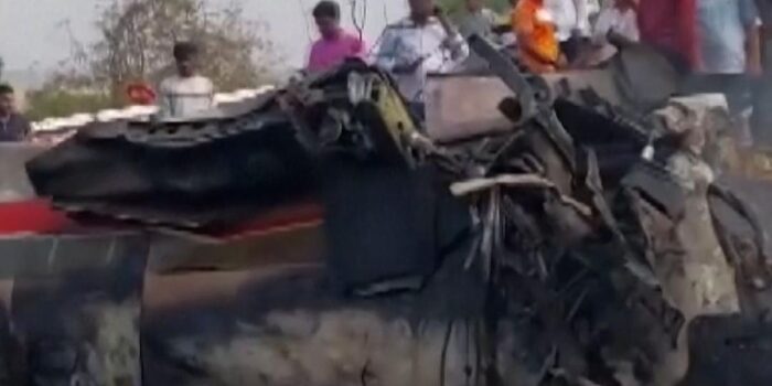 Berita Penampakan Kecelakaan Pesawat Tewaskan Wakil Kepala Menteri di India