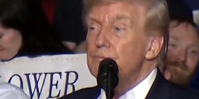 Berita Donald Trump Sebut Armada Perang AS Terus Berlayar ke Iran