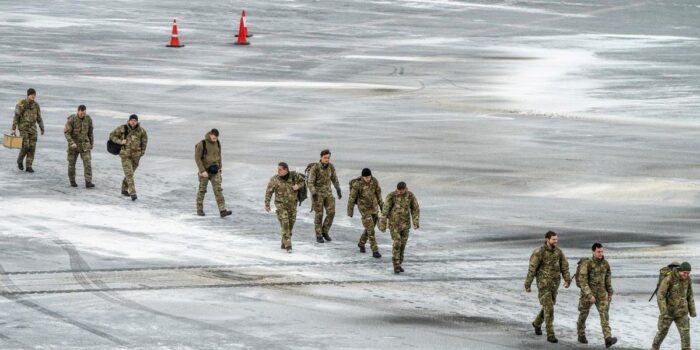 Berita Momen Tentara Denmark Tiba di Greenland Siaga Ancaman Trump