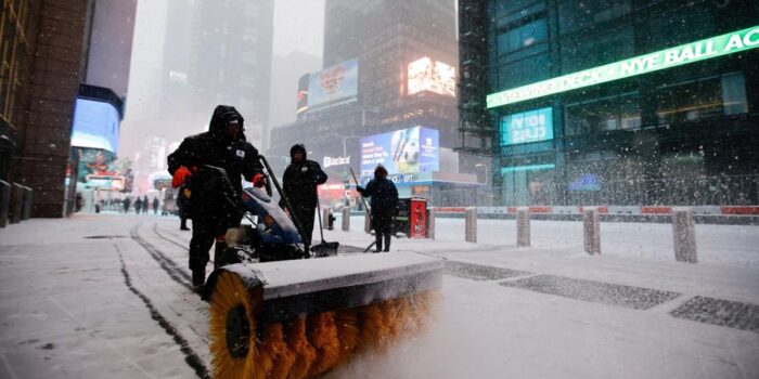 Berita Badai Salju Ekstrem AS, 10 Ribu Penerbangan Dibatalkan-Listrik Padam