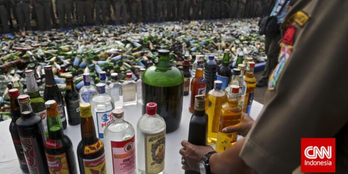 Berita 9 Orang Tewas Usai Tenggak Miras Oplosan di Subang