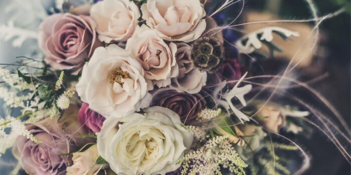 Berita Dokter Kecantikan Oky Pratama Laporkan Teror Karangan Bunga