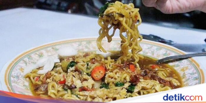 Pahami- Resep Mie Nyemek Ayam Suwir Berbumbu Gurih Pedas