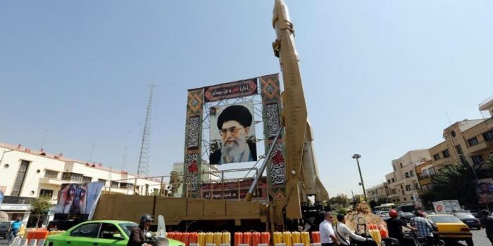 Berita Ramai Slogan Anti-Khamenei di Malam Peringatan Revolusi Iran