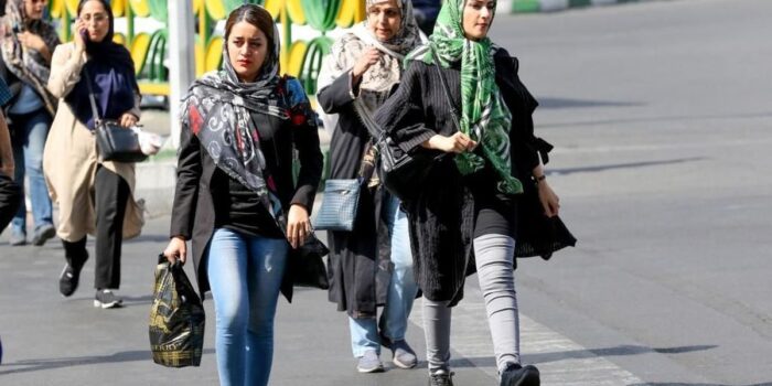 Berita Iran Akhirnya Izinkan Perempuan Mengendarai Sepeda Motor