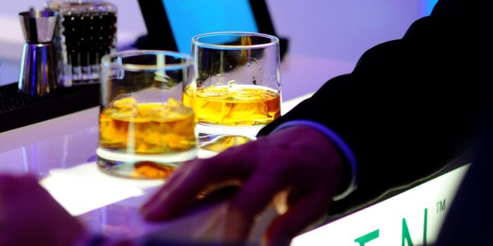 Berita Ngeyel Jual Alkohol saat Ramadan, 2 Restoran di Surabaya Dihukum Berita Ngeyel Jual Alkohol saat Ramadan, 2 Restoran di Surabaya Dihukum