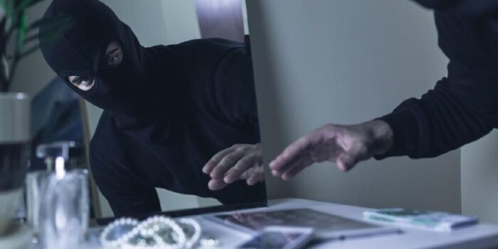 Berita Bupati Probolinggo Respons soal Koper Turis Thailand Dicuri di Bromo