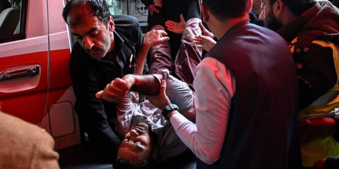 Berita Bom Bunuh Diri di Masjid Pakistan, 30 Tewas 100 Lebih Luka