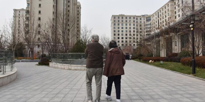 Berita Didera Kesepian, Banyak Lansia di China Kecanduan Internet Akut