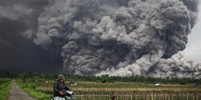 Berita Gunung Semeru Erupsi dan Luncuran Awan Panas Sejauh 6 Km Berita Gunung Semeru Erupsi dan Luncuran Awan Panas Sejauh 6 Km