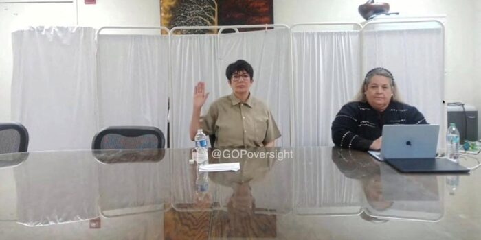 Berita Mantan Pacar Epstein Tolak Bersaksi di DPR AS, Minta Ampunan Trump