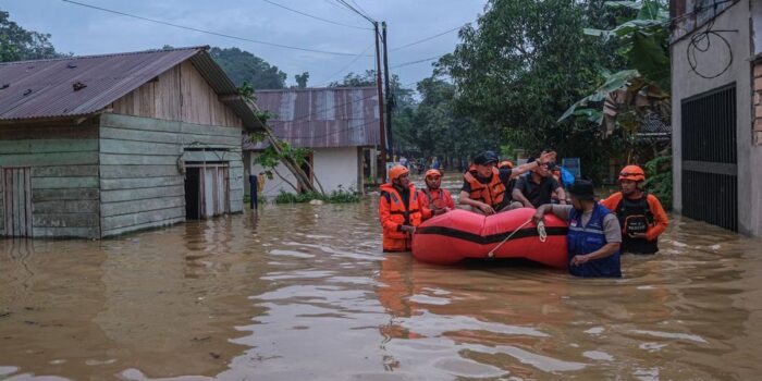 Berita Banjir 2 Meter Kepung Kolaka Sulawesi Tenggara, Ratusan KK Terdampak