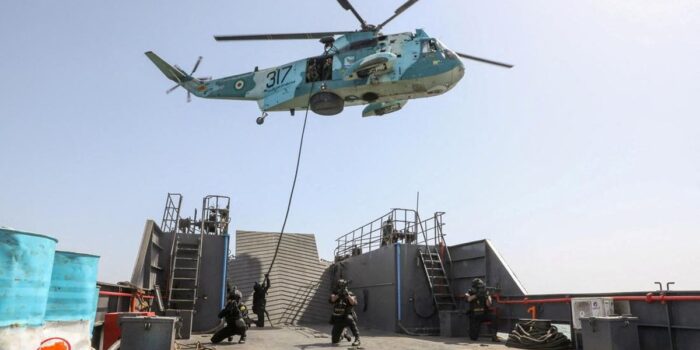 Berita FOTO: Iran-Rusia Latihan Militer Gabungan