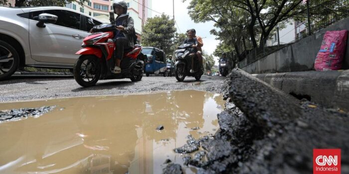 Berita Jalan Rusak di Sejumlah Titik Jakarta Utara Ganggu Lalu Lintas
