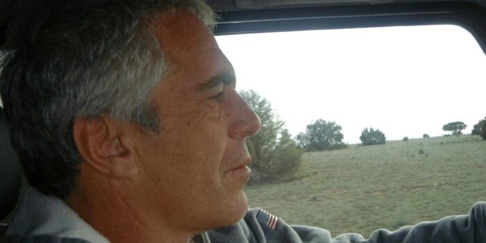 Berita Pertukaran Email Dengan Rothschild, Bawa-bawa Hitler