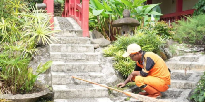 Berita Sambut Imlek, Petugas PPSU Bersihkan Vihara Viriya Bala di Jaktim Berita Sambut Imlek, Petugas PPSU Bersihkan Vihara Viriya Bala di Jaktim