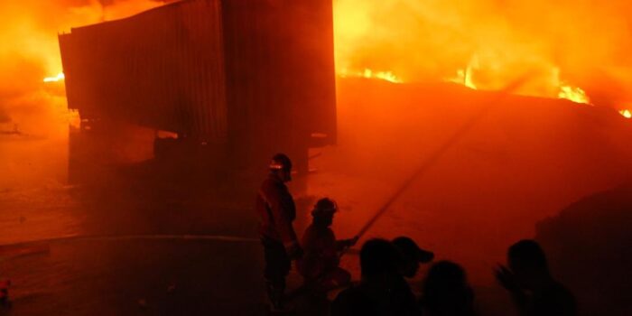 Berita Kebakaran Besar Landa Ruko Tekstil di Pondok Aren Tangsel Berita Kebakaran Besar Landa Ruko Tekstil di Pondok Aren Tangsel