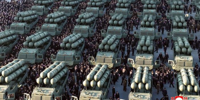 Berita Kim Jong Un Pamerkan Peluncur Roket Berkemampuan Nuklir