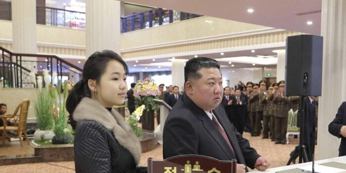 Berita Berapa Umur Kim Ju Ae Putri Kim Jong Un yang Disiapkan Pimpin Korut?