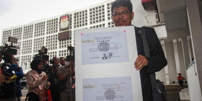 Berita Menang Sengketa, Bonatua Dapat Salinan Ijazah Jokowi dari KPU RI