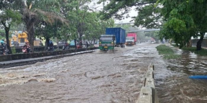 Berita 9 RT dan 1 Ruas Jalan di Jakarta Terendam Banjir Minggu Pagi