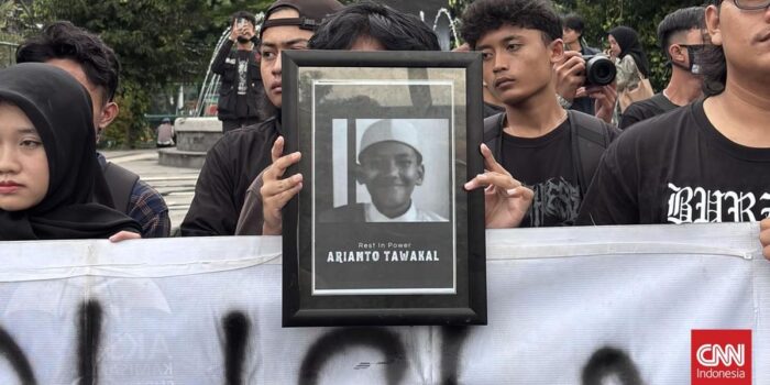 Berita Masyarakat Sipil Surabaya Gelar Aksi Solidaritas untuk Arianto Tawakal