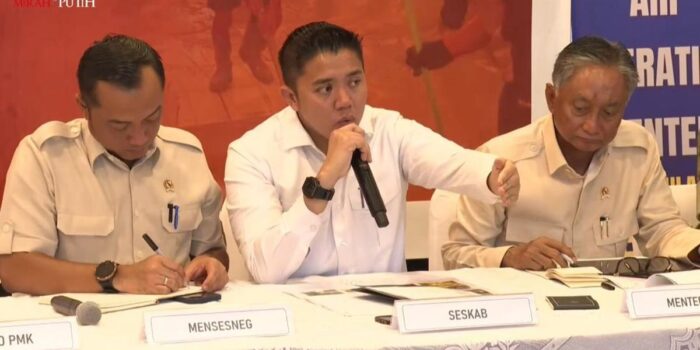 Berita Keterangan Seskab Teddy soal MBG dan Anggaran Pendidikan