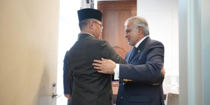 Berita Sugiono Dipeluk Menlu Mesir, Pakistan dan Yordania di Markas PBB