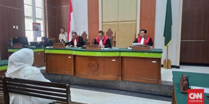 Berita Bos Kosmetik Berbahaya Mira Hayati Dijebloskan ke Penjara Berita Bos Kosmetik Berbahaya Mira Hayati Dijebloskan ke Penjara