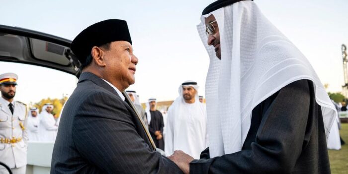 Berita Momen Hangat Pertemuan Prabowo dengan Pangeran MBZ